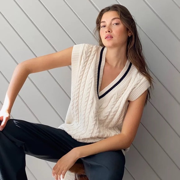 Aritzia Sunday Best Winston sweater vest M - Picture 4 of 16